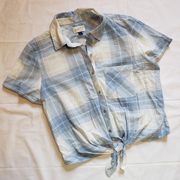 Universal Thread Tops - Universal Thread Plaid Button Down Top